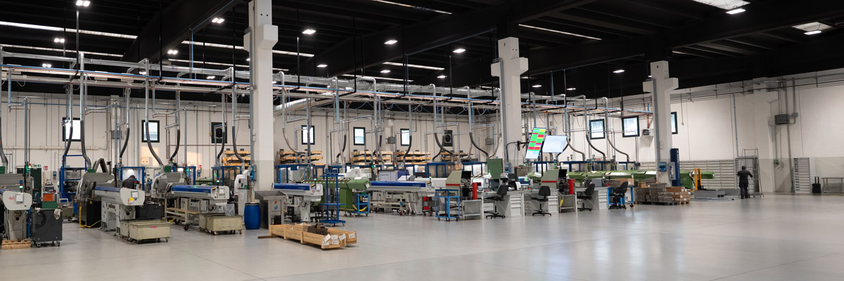 Bar-fed lathes and operator workstations on the Eredi Baitelli production floor